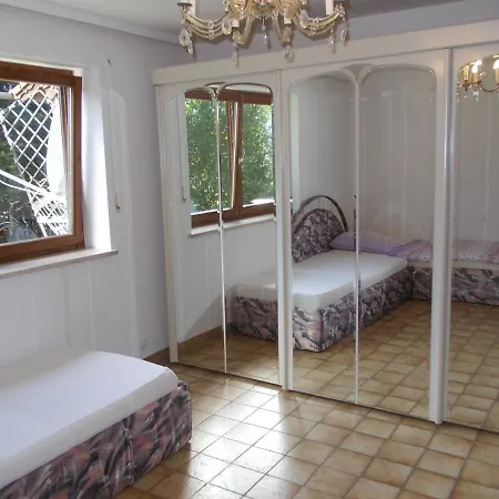 Xxl Apartment, 10 Beds, 4 Sleep-rooms, 140qm, 2 Wc, 2 Shower && Lejlighed Bruckmühl