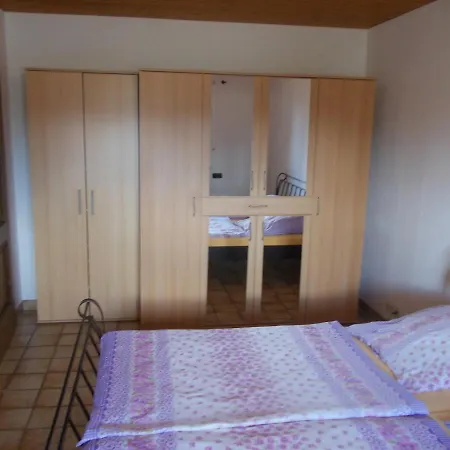 Xxl Apartment, 10 Beds, 4 Sleep-rooms, 140qm, 2 Wc, 2 Shower && Lejlighed Bruckmühl