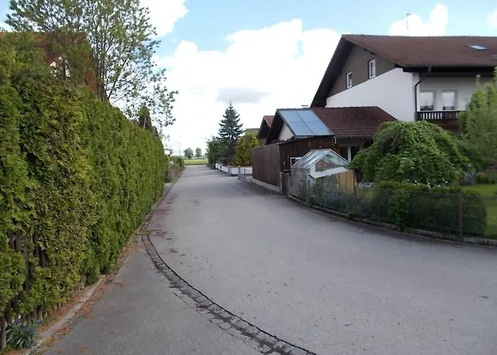 Xxl Apartment, 10 Beds, 4 Sleep-rooms, 140qm, 2 Wc, 2 Shower && Apartment Bruckmuhl