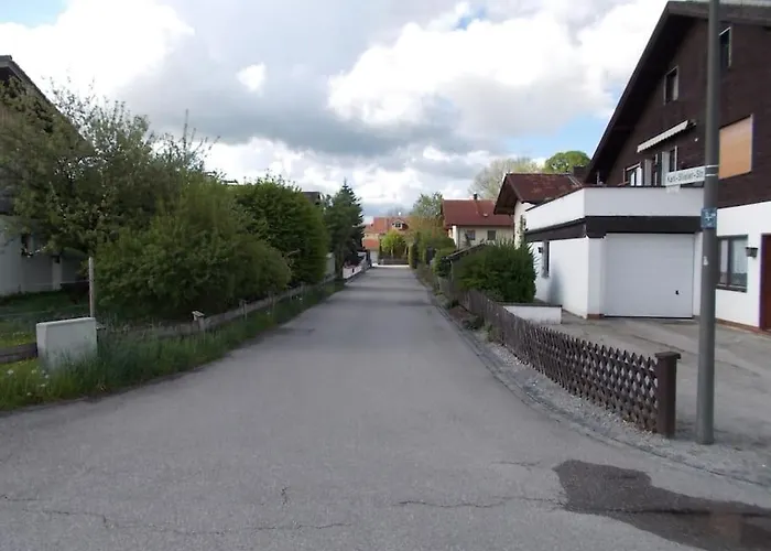 Xxl Apartment, 10 Beds, 4 Sleep-rooms, 140qm, 2 Wc, 2 Shower && Apartment Bruckmuhl