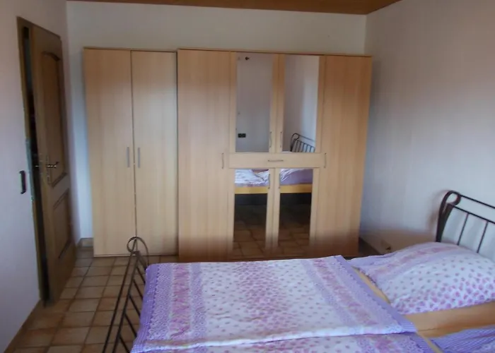 Xxl Apartment, 10 Beds, 4 Sleep-rooms, 140qm, 2 Wc, 2 Shower && Apartment Bruckmuhl