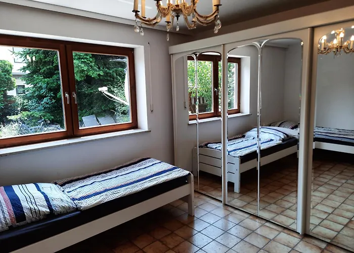 Xxl Apartment, 10 Beds, 4 Sleep-rooms, 140qm, 2 Wc, 2 Shower && Apartment Bruckmuhl